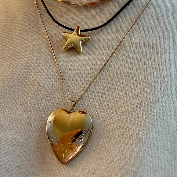 14K Gold Heart Locket with 20" Chain - 10 grams of gold & VINTAGE! - Picture 2 of 10